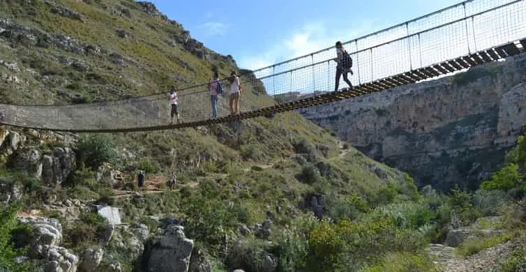 GRUPPO SENIORES: Dal Centro Storico alla Madonna delle Vergini e ritorno.